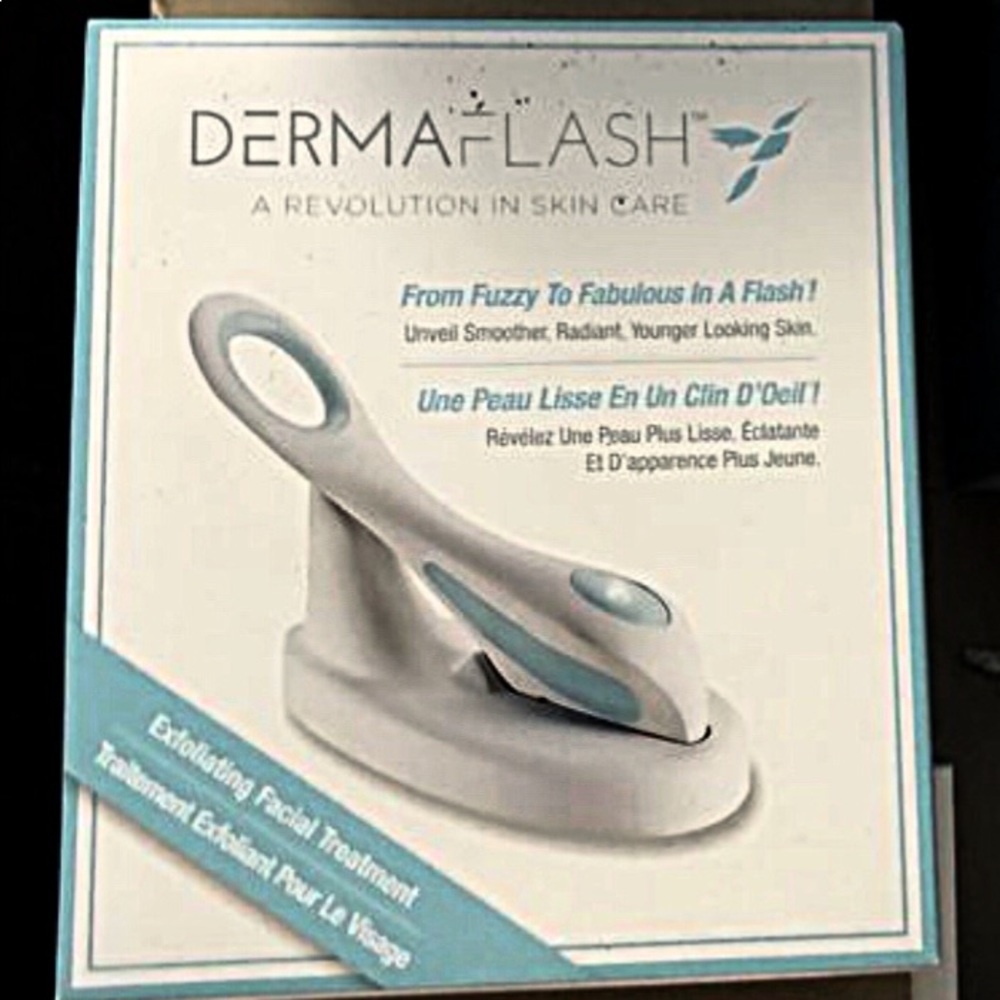 New *Sealed* DermaFlash Exfoliator/Hair Removal
